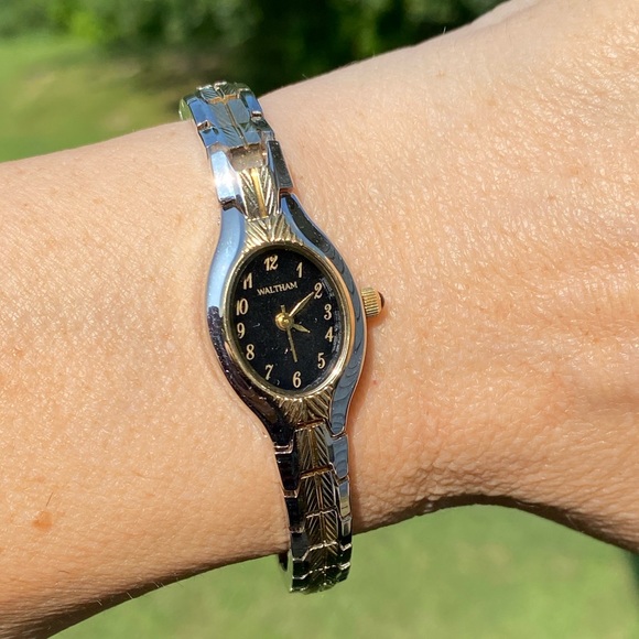 Waltham gold silver woman’s Watch black oval face WAW024 Japan movement - Picture 2 of 12